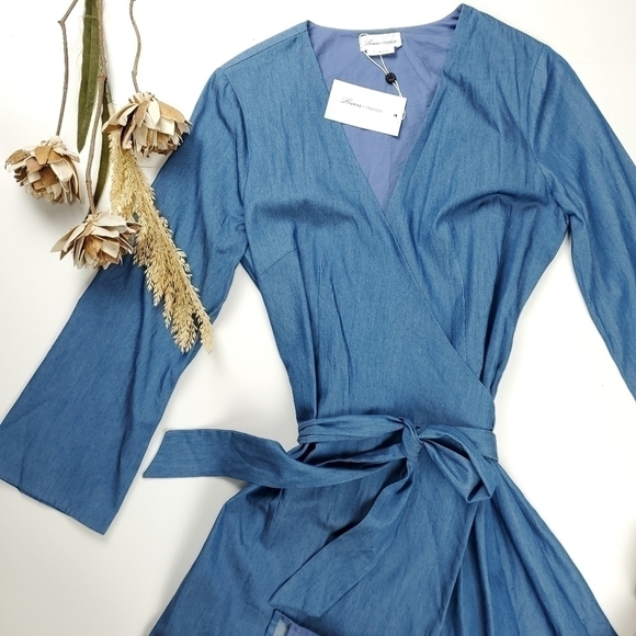 New Lovers + Friends  Viscose Chambray Blue Belted Wrap Dress Size M - Picture 2 of 13